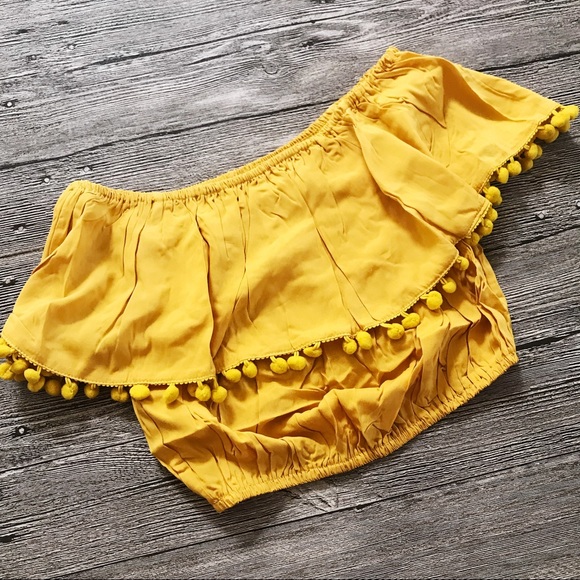 🌟🌟Bright yellow off shoulder crop top - Picture 3 of 4